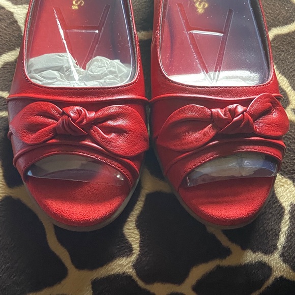 AEROSOLES Memory Foam Red Bow Leather Peep Toe Flats - Picture 3 of 7